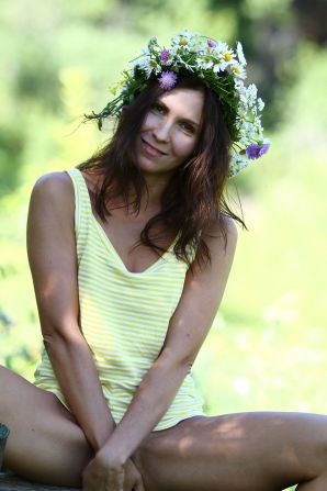 undressed outdoors in front of the photographer. Thumb 13