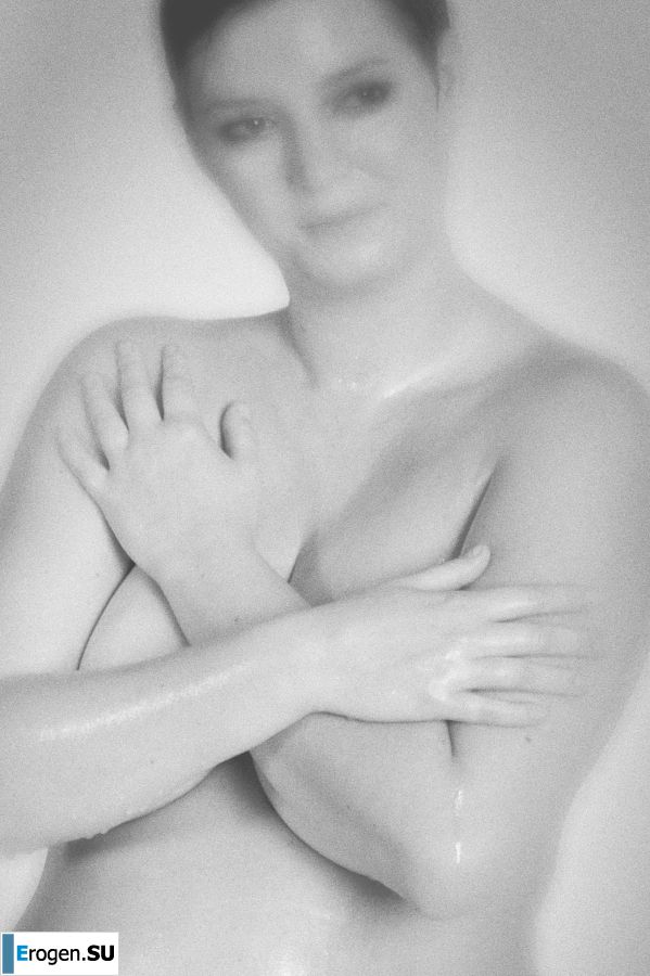 Busty amateur model. Photo 12