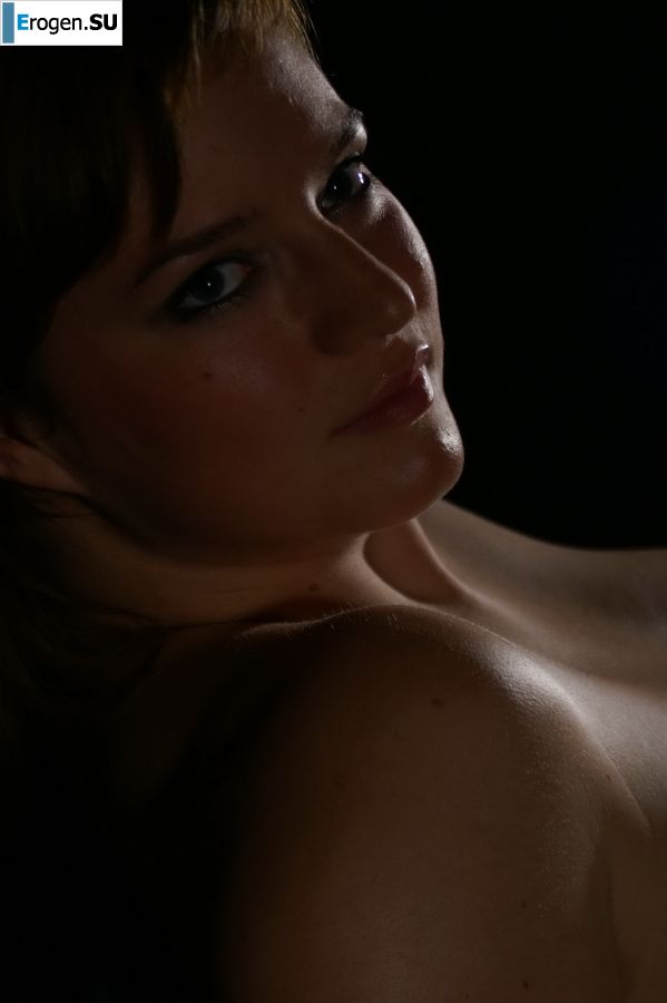 Busty amateur model. Photo 19