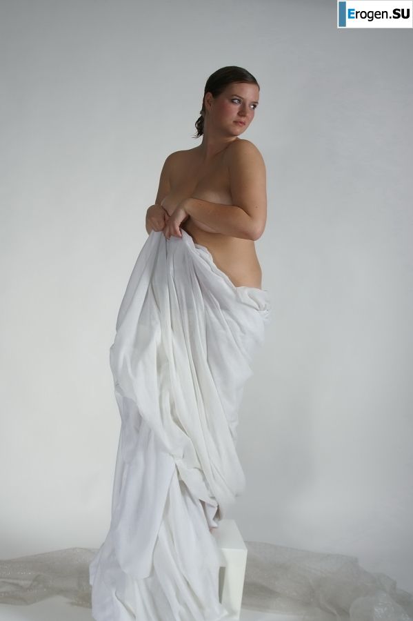 Busty amateur model. Photo 3