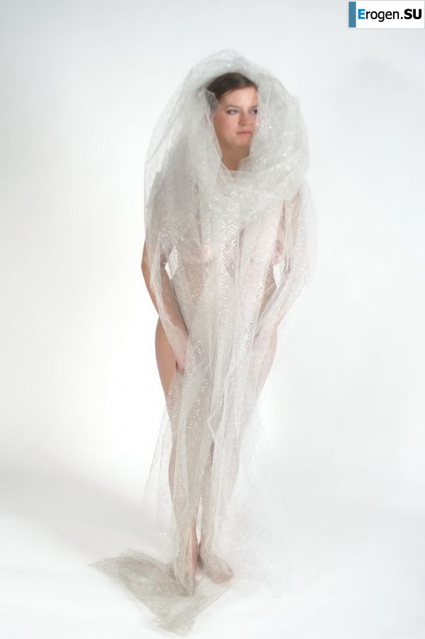 Busty amateur model. Photo 4