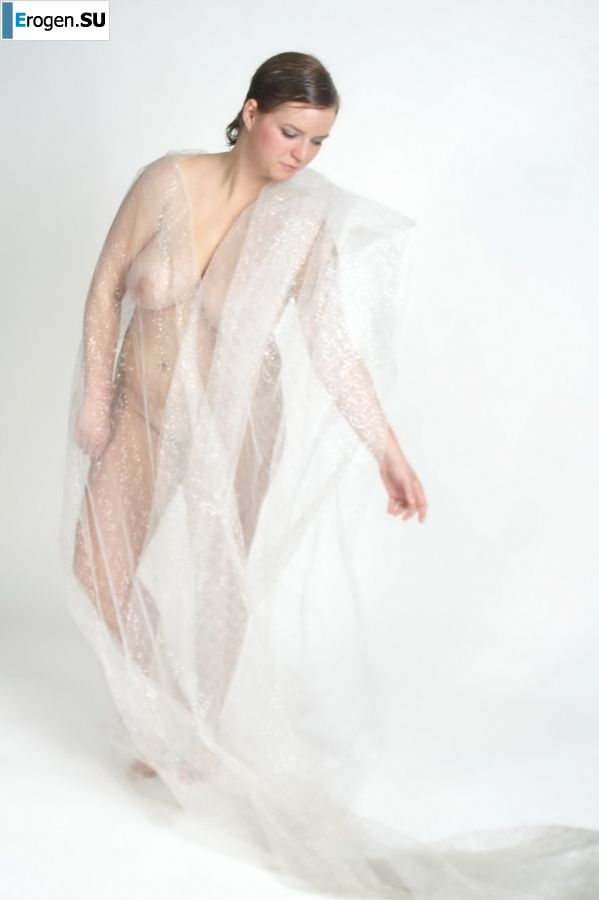 Busty amateur model. Photo 6