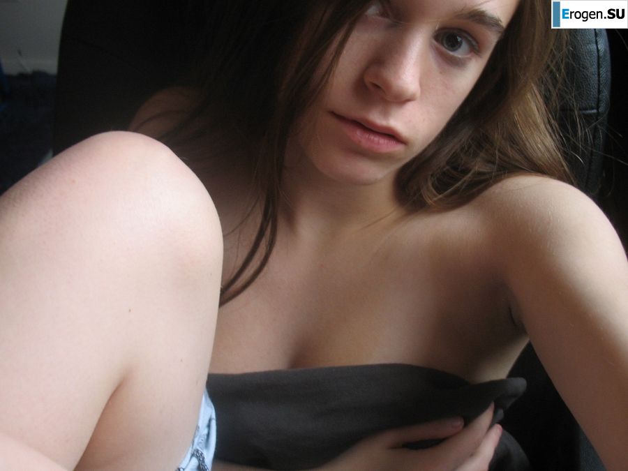 Брюнетка в откровенных нарядах и без ничего. Часть 2. Фото 20