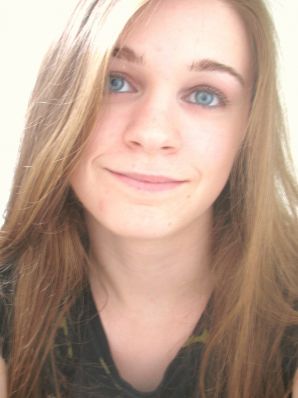 Брюнетка в откровенных нарядах и без ничего. Часть 2. Эскиз 11