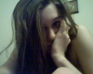 Брюнетка в откровенных нарядах и без ничего. Часть 2. Эскиз 13