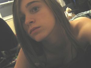 Брюнетка в откровенных нарядах и без ничего. Часть 2. Эскиз 14