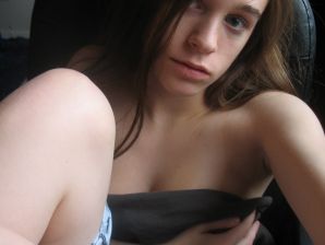 Брюнетка в откровенных нарядах и без ничего. Часть 2. Эскиз 20