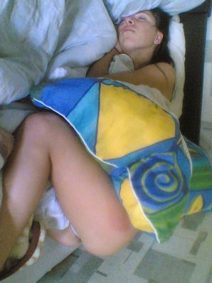 Брюнетка в откровенных нарядах и без ничего. Часть 2. Эскиз 24