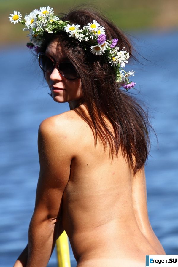 undressed outdoors in front of the photographer. Part 3. Photo 13