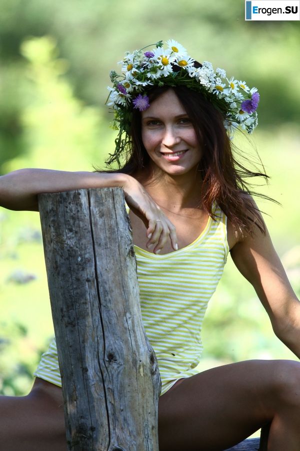 undressed outdoors in front of the photographer. Part 3. Photo 21