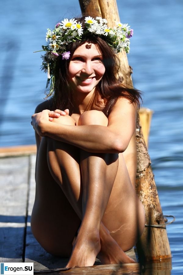 undressed outdoors in front of the photographer. Part 3. Photo 40