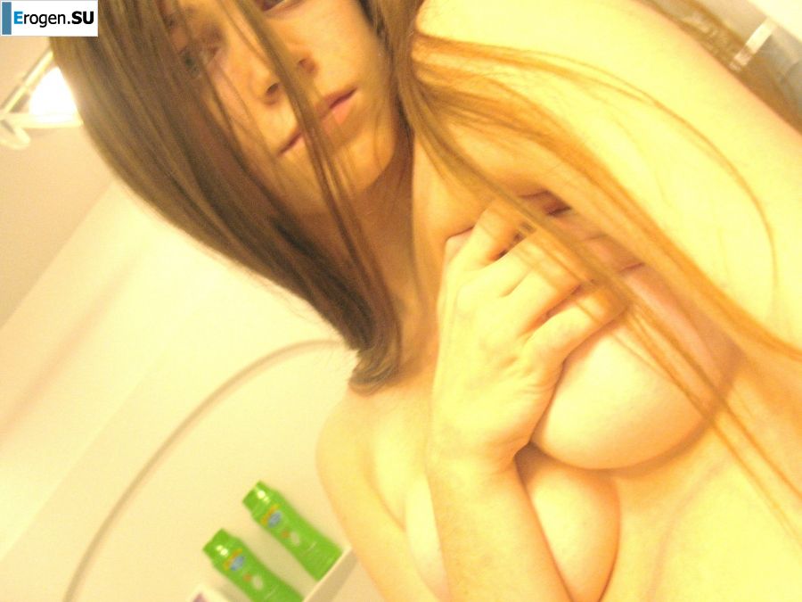 Brunette in revealing outfits and without anything. Part 3. Photo 14