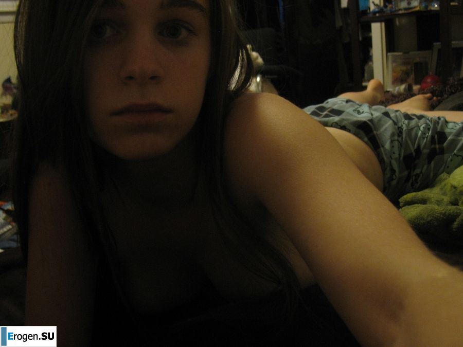 Brunette in revealing outfits and without anything. Part 3. Photo 17