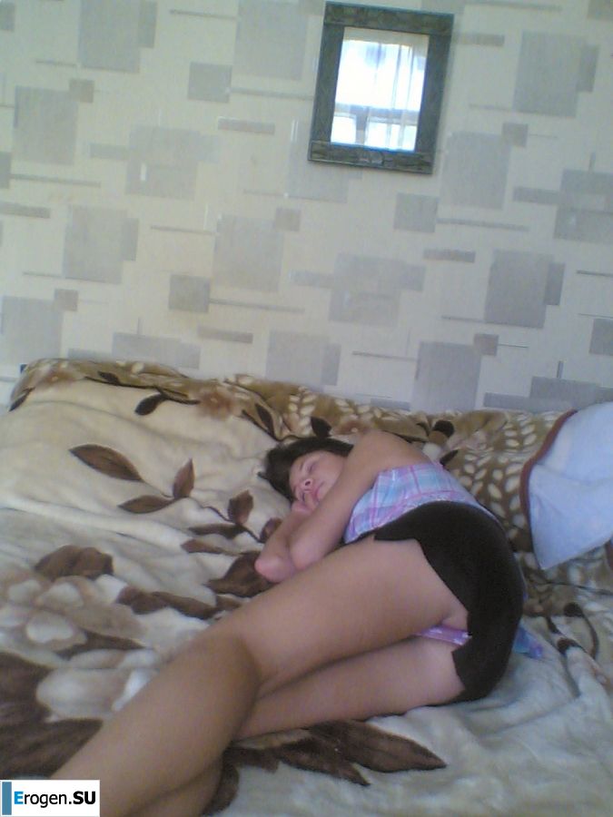 Brunette in revealing outfits and without anything. Part 3. Photo 31