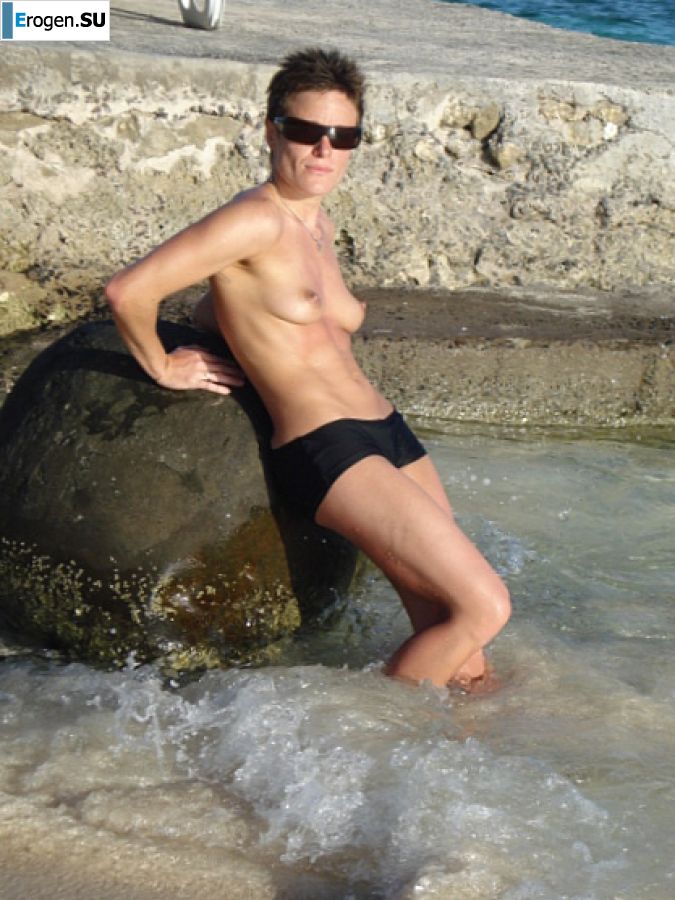 Лесби на отдыхе с друганом. Часть 2. Фото 40