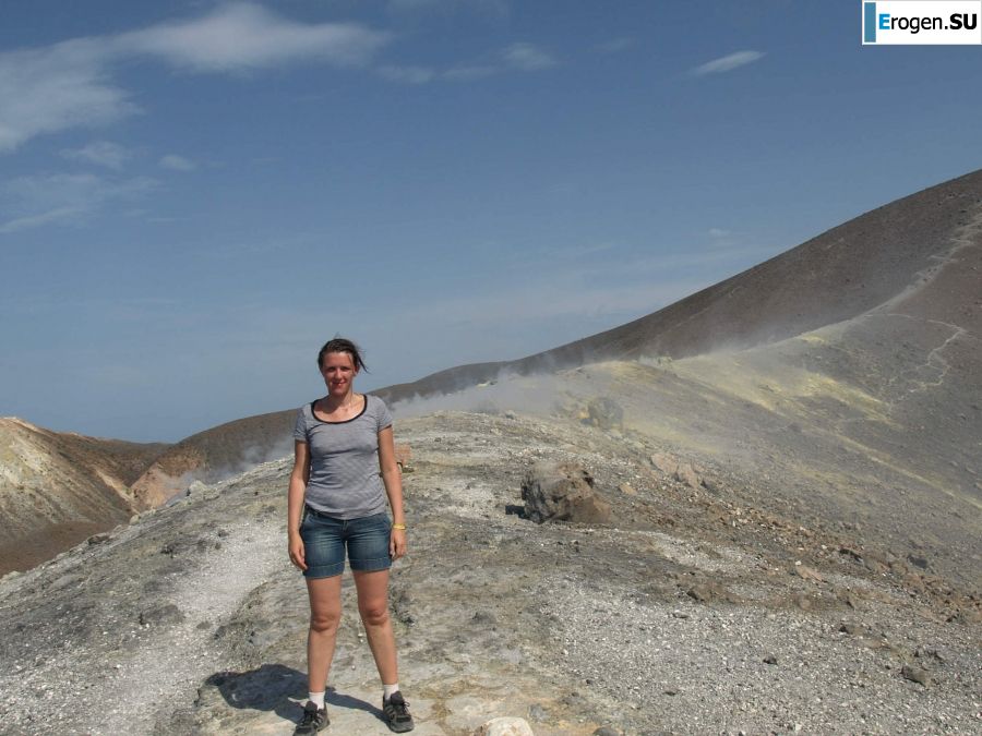 undressed on a deserted beach. Photo 10