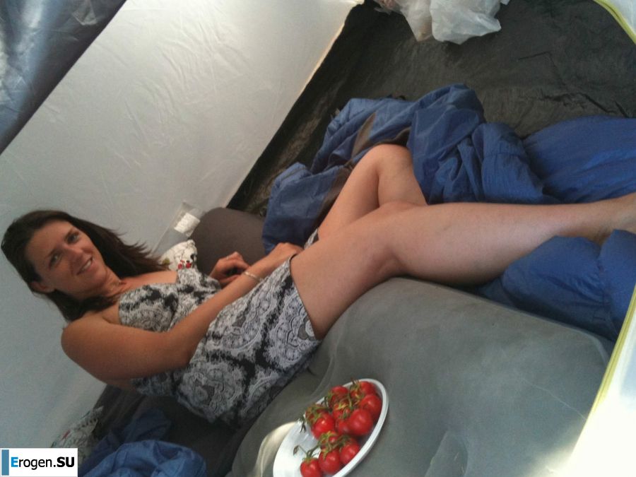 undressed on a deserted beach. Photo 3