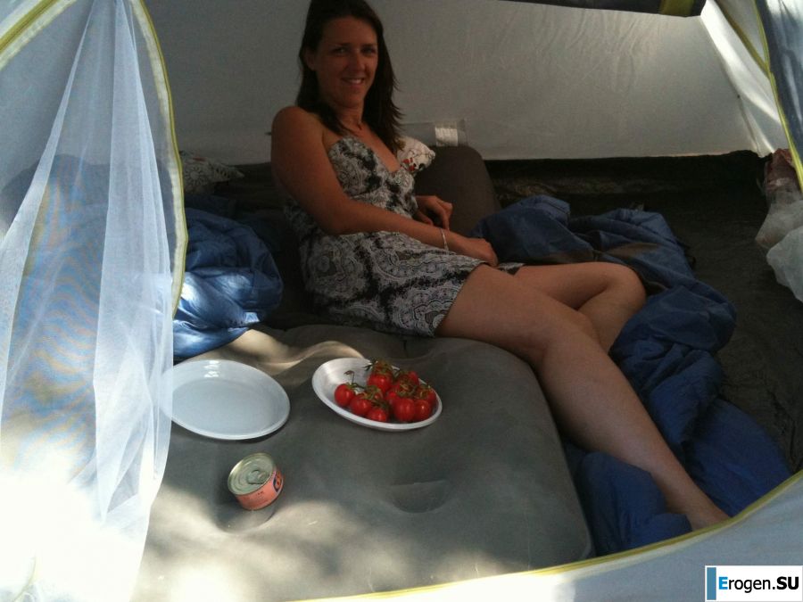 undressed on a deserted beach. Photo 4