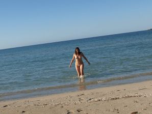 undressed on a deserted beach. Thumb 14