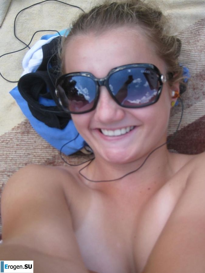 boobs somewhere in a tourist camp. Photo 16