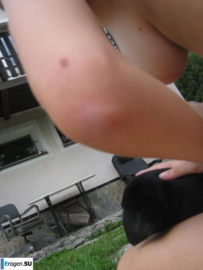 boobs somewhere in a tourist camp. Photo 18