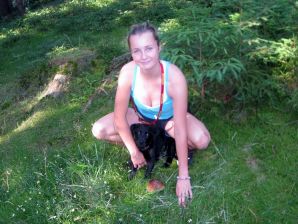 сиськи где то в туристическом лагере. Эскиз 9