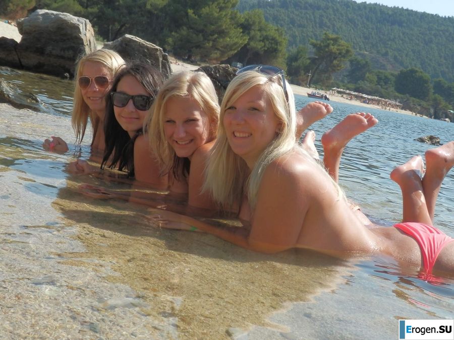 young and naked girlfriends on the Cote d'Azur. Photo 4