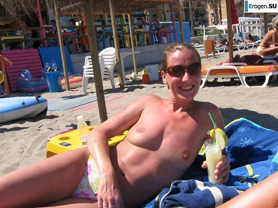 girls are only topless friends. Photo 12