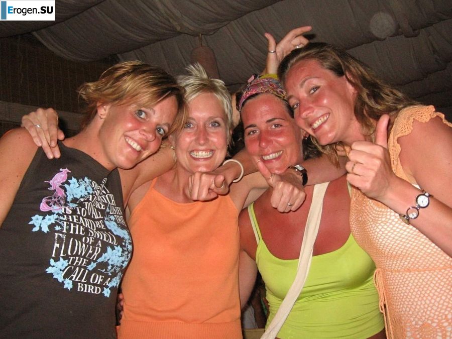 girls are only topless friends. Photo 16