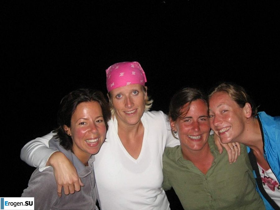 girls are only topless friends. Photo 35