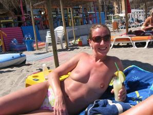 girls are only topless friends. Thumb 12