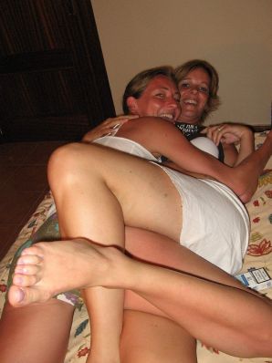 girls are only topless friends. Thumb 19