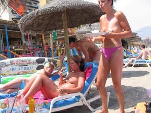 girls are only topless friends. Thumb 8