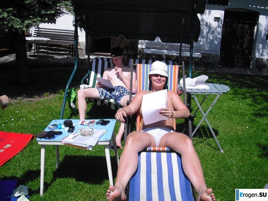 three girlfriends sunbathe in the yard with bare breasts. Photo 1