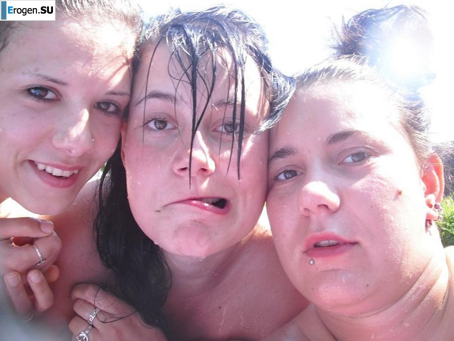 three girlfriends sunbathe in the yard with bare breasts. Photo 10