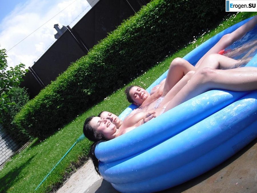 three girlfriends sunbathe in the yard with bare breasts. Photo 17