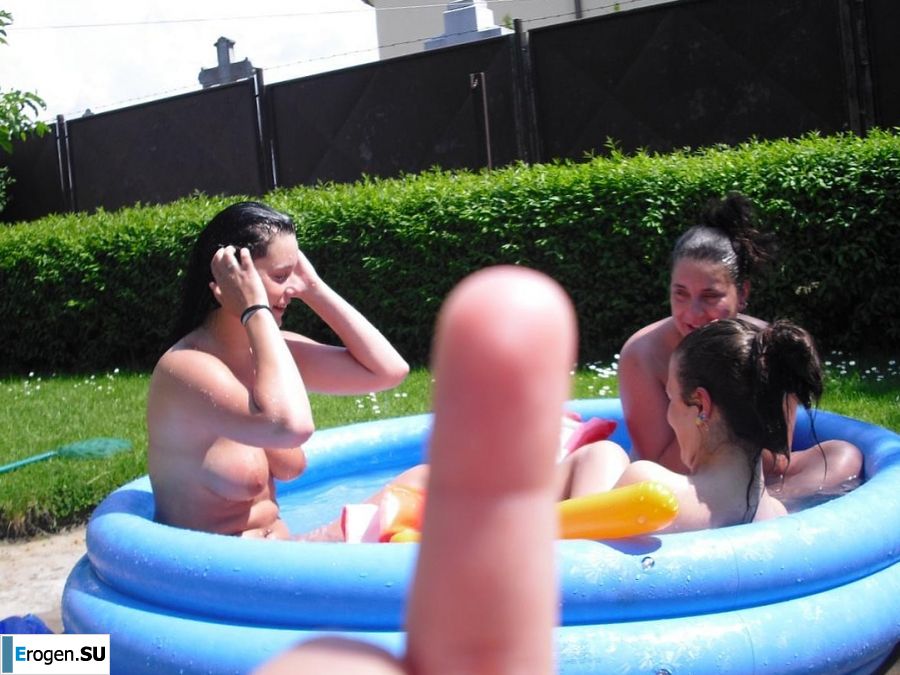 three girlfriends sunbathe in the yard with bare breasts. Photo 22