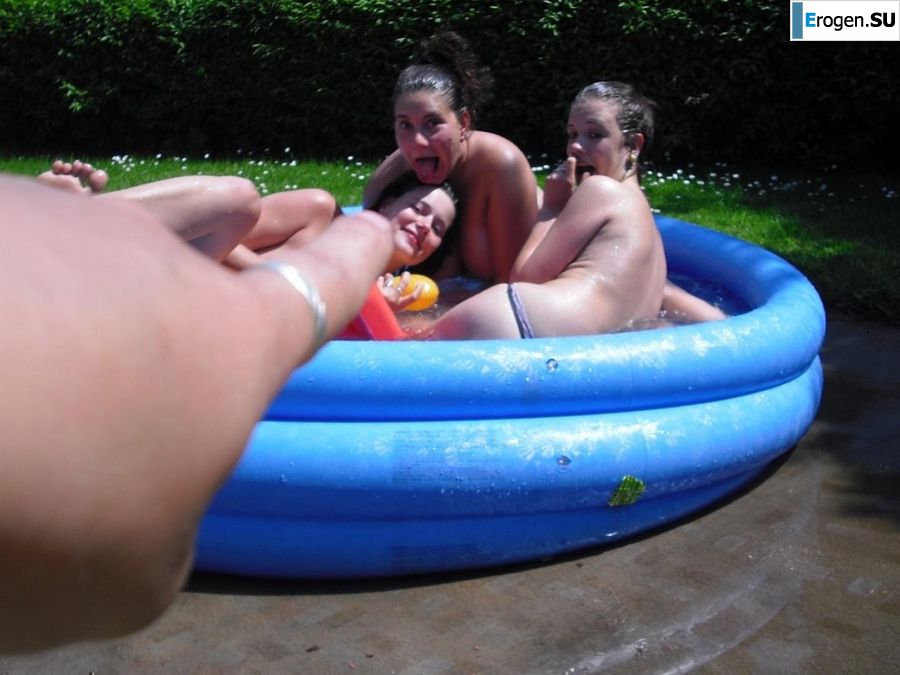 three girlfriends sunbathe in the yard with bare breasts. Photo 24