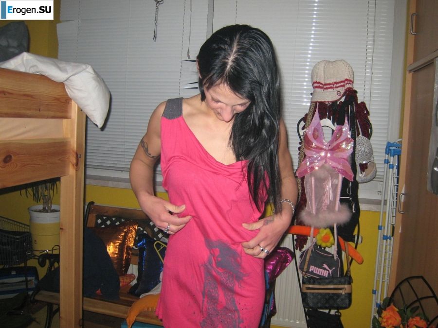 у парня встает только на татуированных телок. Фото 31