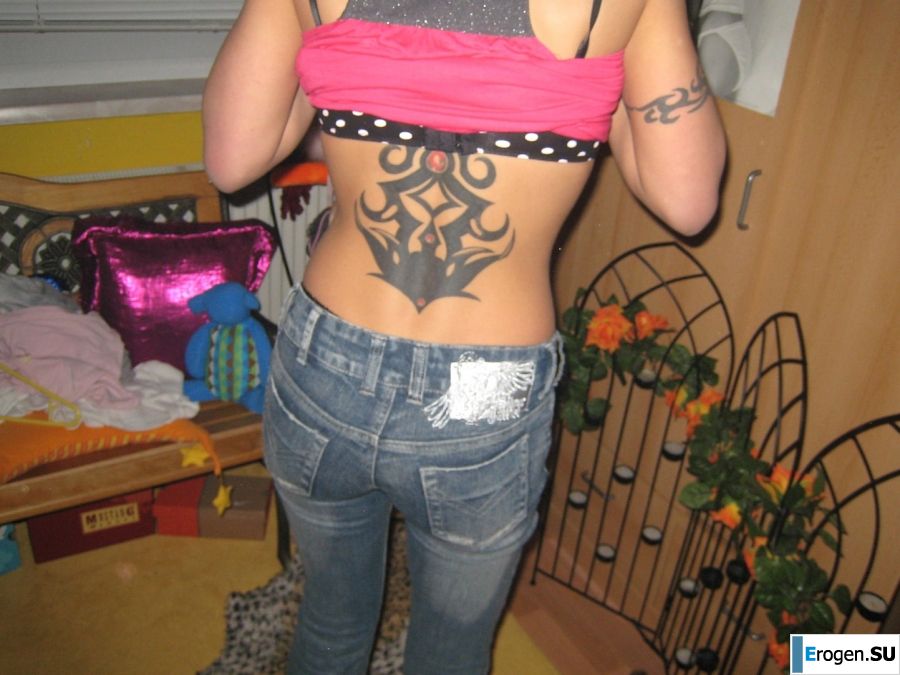 у парня встает только на татуированных телок. Фото 36