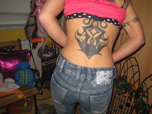 у парня встает только на татуированных телок. Эскиз 37