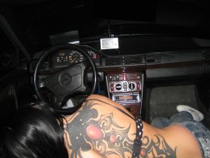 у парня встает только на татуированных телок. Эскиз 40