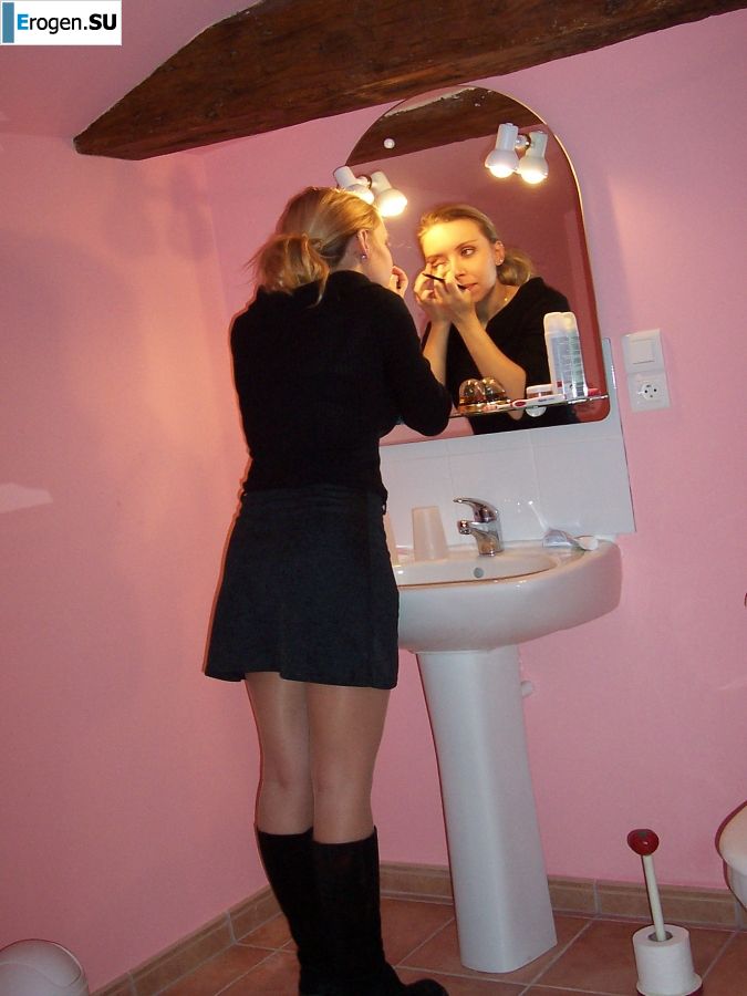 stripper in the courtyard with her boyfriend. Photo 4