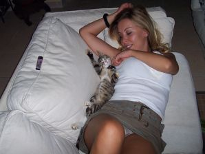 стриптизерша на курторте с бойфрендом. Эскиз 23