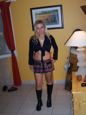 стриптизерша на курторте с бойфрендом. Эскиз 26