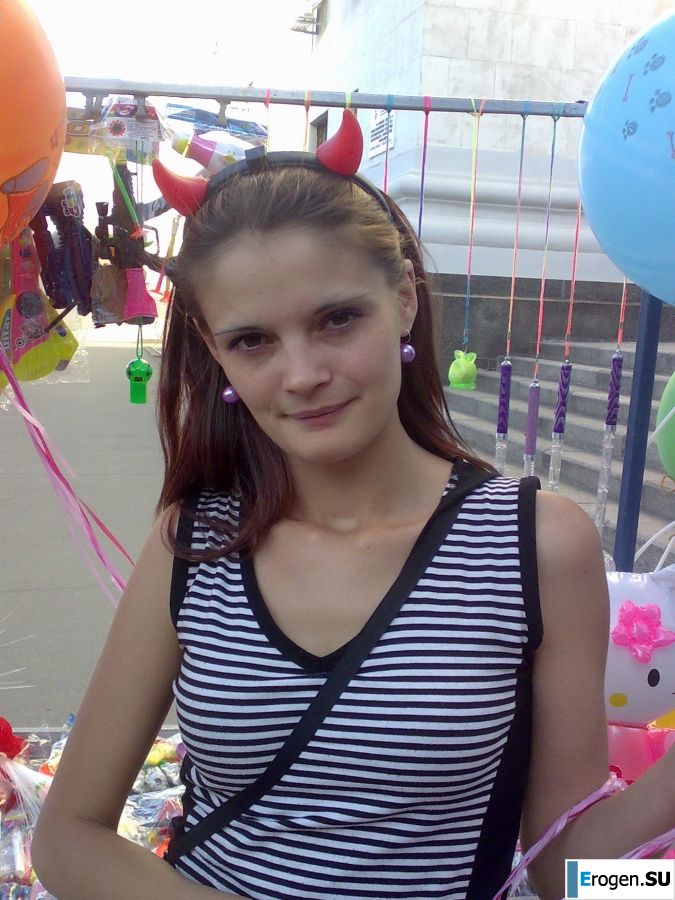 нудистка дикарка и грязевое натирание. Фото 37