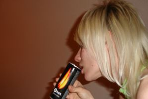 симпотичная худышка блондинка с нулевым размером. Эскиз 36