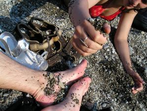 без купальника на каменистом берегу. Эскиз 17