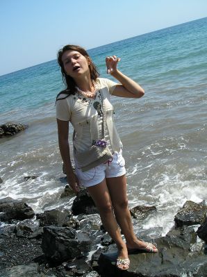 без купальника на каменистом берегу. Эскиз 37