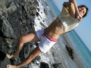 без купальника на каменистом берегу. Эскиз 39